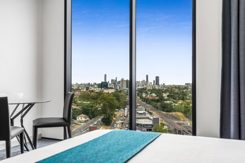 Essence Suites Taringa - Accommodation Redcliffe 22