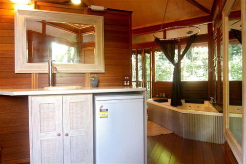 Cairns Rainforest Retreat - Accommodation Redcliffe 4