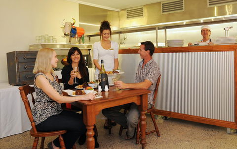 Cairns Queenslander Hotel & Apartments - Accommodation Redcliffe 11