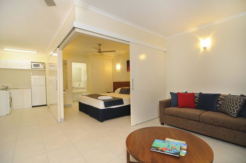 Cairns Queenslander Hotel & Apartments - Accommodation Redcliffe 17