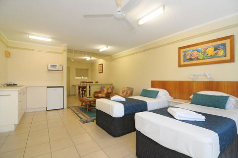 Cairns Queenslander Hotel & Apartments - Accommodation Redcliffe 8