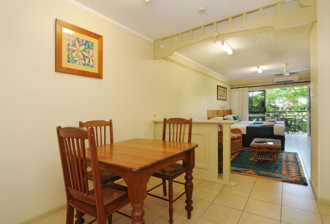 Cairns Queenslander Hotel & Apartments - Accommodation Redcliffe 21