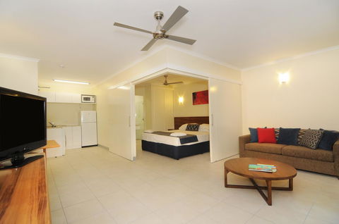 Cairns Queenslander Hotel & Apartments - Accommodation Redcliffe 16