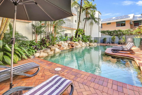 Coral Tree Inn - Accommodation Redcliffe 2