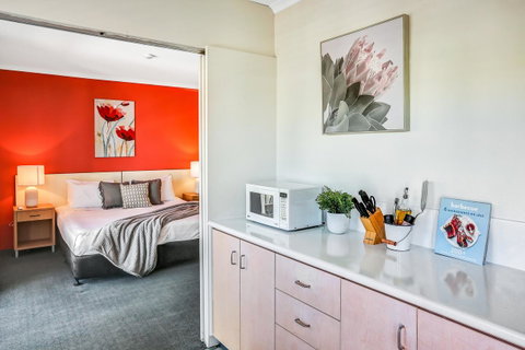 Coral Tree Inn - Accommodation Redcliffe 3