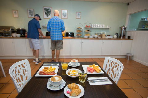 Coral Tree Inn - Accommodation Redcliffe 8