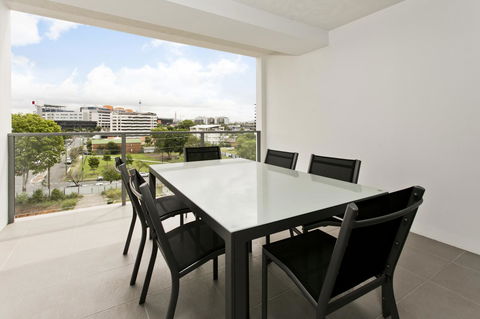 Arise Princess Regent Apartments - Accommodation Redcliffe 2