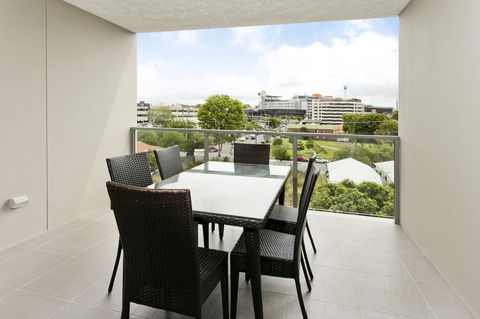 Arise Princess Regent Apartments - Accommodation Redcliffe 10
