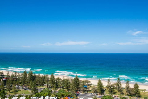 Oscar On Main Beach Resort - Accommodation Redcliffe 2