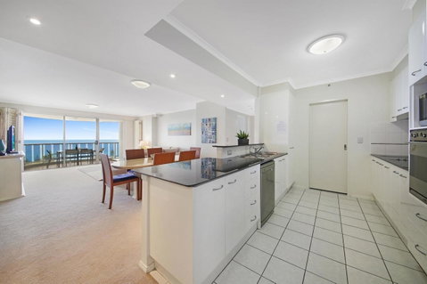 Oscar On Main Beach Resort - Accommodation Redcliffe 4