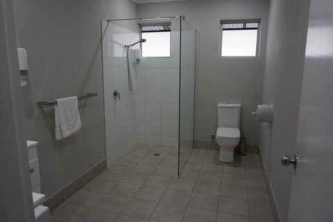 YAL Cairns - A Motel That Makes A Difference - Accommodation Redcliffe 2