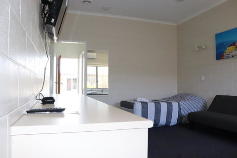 YAL Cairns - A Motel That Makes A Difference - Accommodation Redcliffe 8