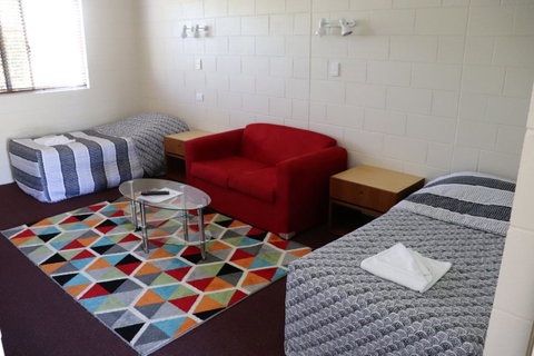 YAL Cairns - A Motel That Makes A Difference - Accommodation Redcliffe 3