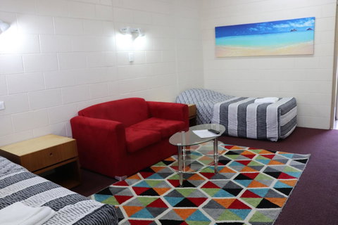 YAL Cairns - A Motel That Makes A Difference - Accommodation Redcliffe 18