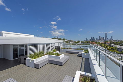 DoubleOne3 Apartments - Accommodation Redcliffe 0