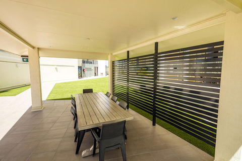 Jack And Newell Holiday Apartments - Accommodation Redcliffe 6