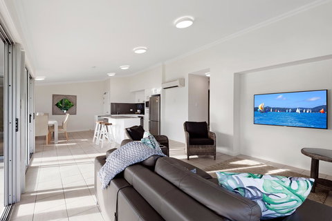 Oasis Apartments On Hamilton Island By HIHA - Accommodation Redcliffe 33
