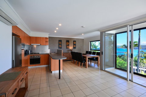 Oasis Apartments On Hamilton Island By HIHA - Accommodation Redcliffe 12