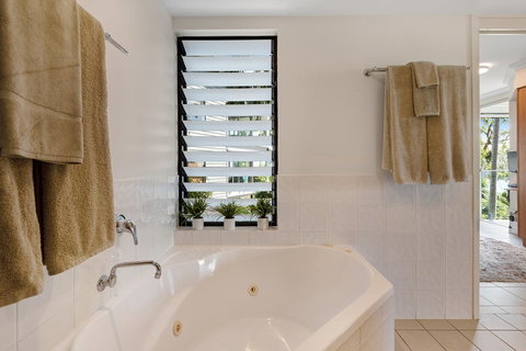 Oasis Apartments On Hamilton Island By HIHA - Accommodation Redcliffe 15