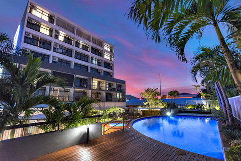 Sunshine Tower Hotel - Accommodation Redcliffe 0