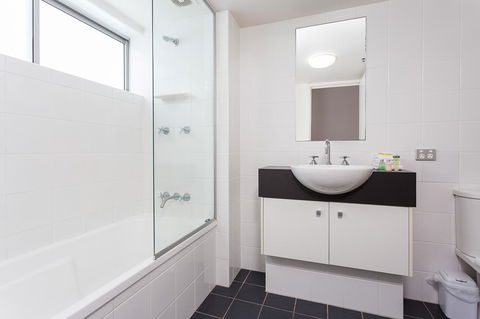 Oxygen Apartments - Accommodation Redcliffe 12