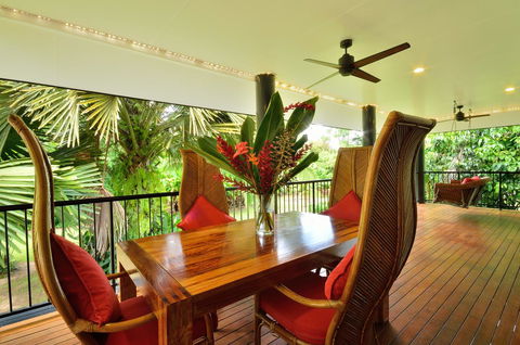 Misty Mountains Rainforest Retreat - Accommodation Redcliffe 9