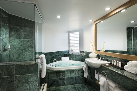 Sofitel Gold Coast Broadbeach - Accommodation Redcliffe 4