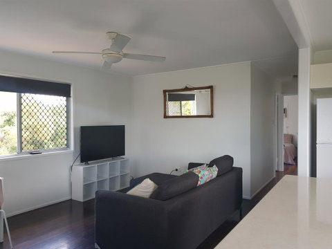 Highland House - Accommodation Redcliffe 19