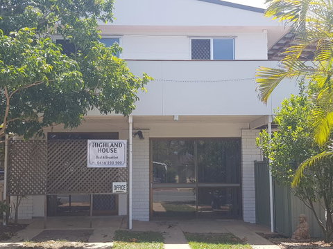 Highland House - Accommodation Redcliffe 0