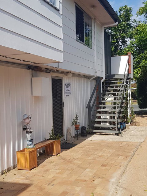 Highland House - Accommodation Redcliffe 7