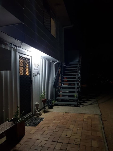 Highland House - Accommodation Redcliffe 14