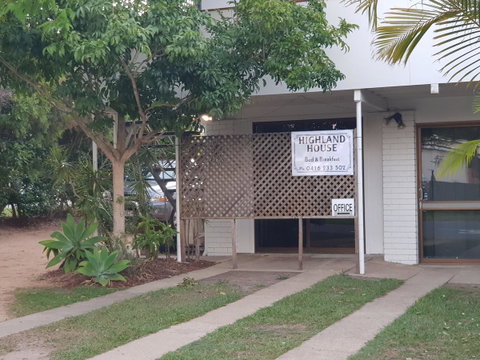 Highland House - Accommodation Redcliffe 27