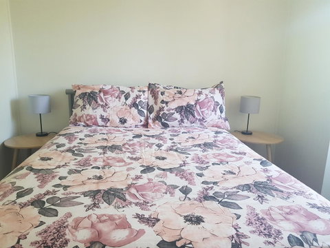 Highland House - Accommodation Redcliffe 10