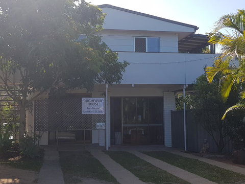 Highland House - Accommodation Redcliffe 6