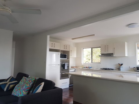 Highland House - Accommodation Redcliffe 21