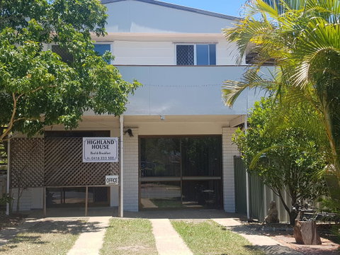 Highland House - Accommodation Redcliffe 3