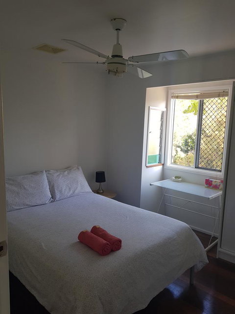 Highland House - Accommodation Redcliffe 25