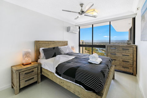 Beachcomber Holiday Apartment - Accommodation Redcliffe 9
