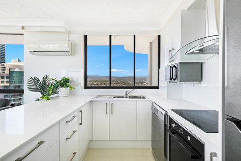Beachcomber Holiday Apartment - Accommodation Redcliffe 8