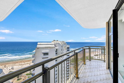 Beachcomber Holiday Apartment - Accommodation Redcliffe 4