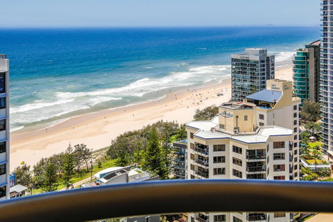 Beachcomber Holiday Apartment - Accommodation Redcliffe 1