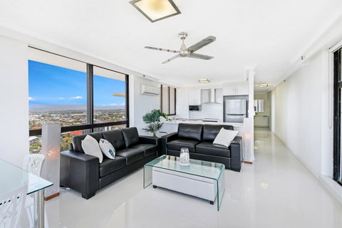 Beachcomber Holiday Apartment - Accommodation Redcliffe 6
