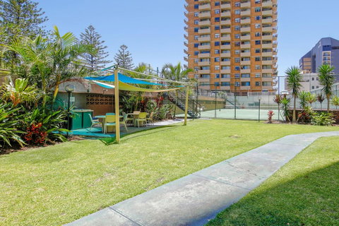 Beachcomber Holiday Apartment - Accommodation Redcliffe 20