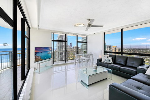 Beachcomber Holiday Apartment - Accommodation Redcliffe 5