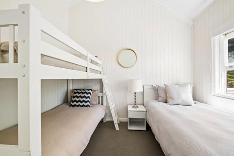 Hollow Tree Farm - Accommodation Redcliffe 5