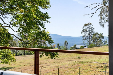 Hollow Tree Farm - Accommodation Redcliffe 1