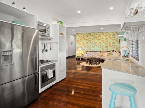 Anville Court - Accommodation Redcliffe 4