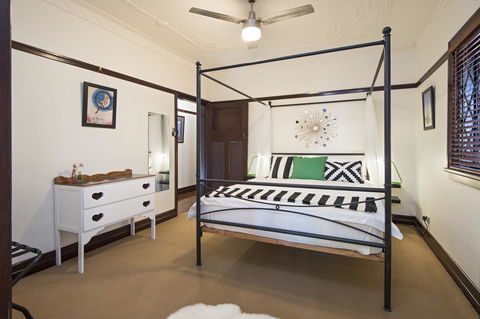 Anville Court - Accommodation Redcliffe 14