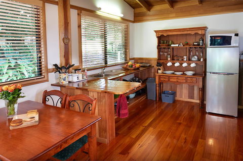 Sharlynn By The River - Accommodation Redcliffe 7