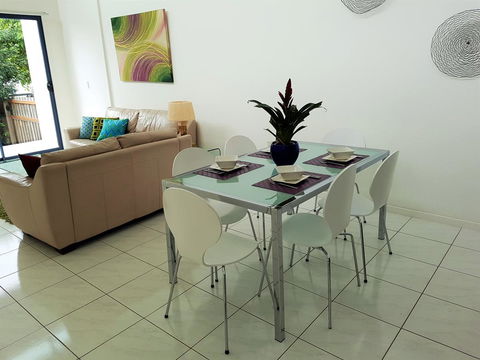 Sutton's Beach Unit - Accommodation Redcliffe 4